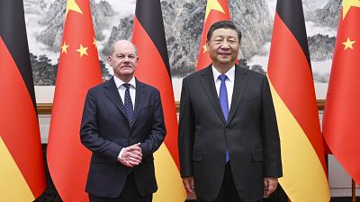 الرئيس الصيني شي جين بينغ والمستشار الألماني أولاف شولتس دار ضيافة الدولة في دياويوتاي في بكين، الصين، يوم الثلاثاء 16 أبريل/نيسان 2024.