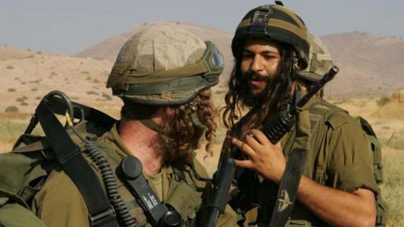سربازان نتزاه یهودا را عمدتا یهودیان مذهبی افراطی تشکیل می‌دهند