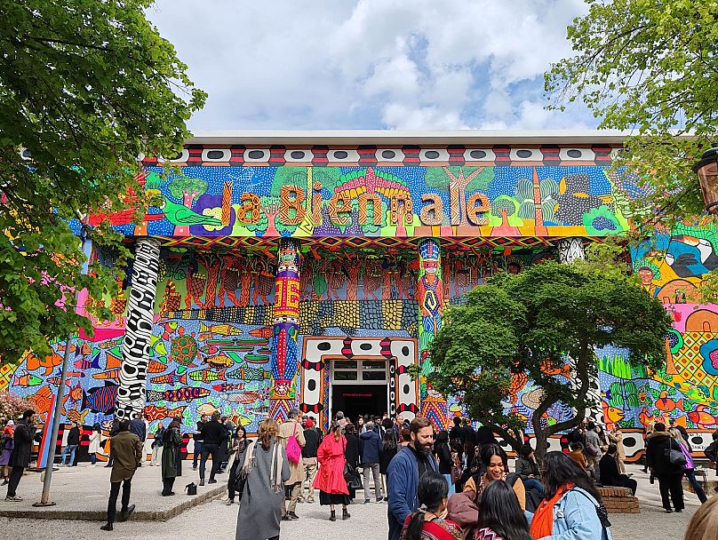 The Central Pavilion redecorated by the MAHKU (Movimento dos Artistas Huni Kuin).