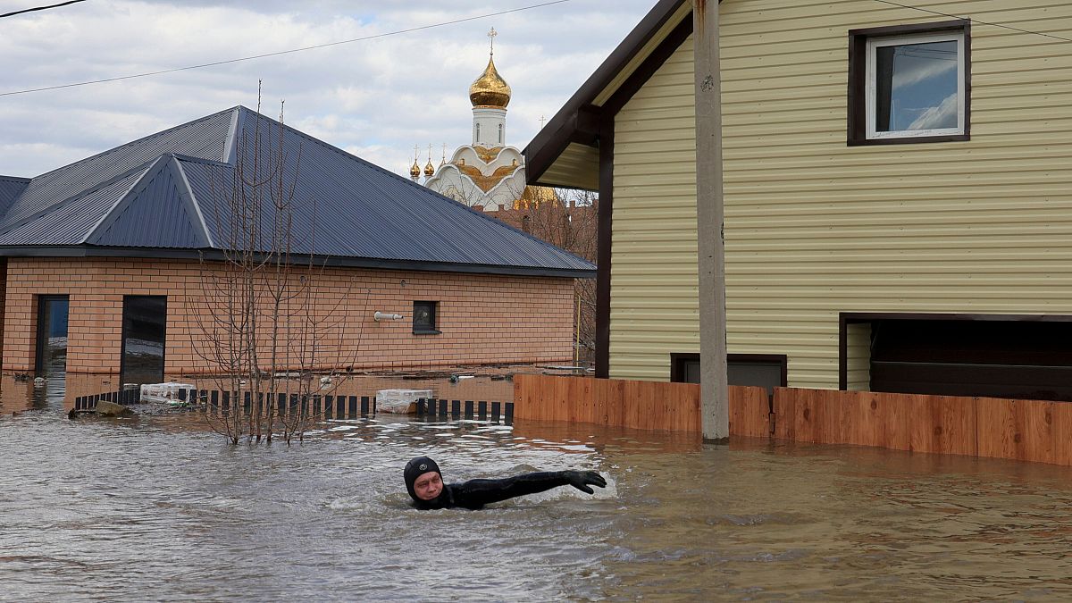 WATCH: Russia and Kazakhstan continue to grapple with floods thumbnail