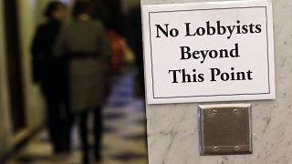 Un panneau décourage les lobbyistes d'entrer dans le hall qui mène aux chambres du sénat de l'État du Maryland à Annapolis, mercredi 8 janvier 2014.