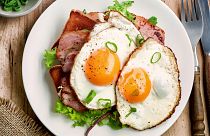 مصرف دو عدد تخم مرغ برای سلامتی مفید است.