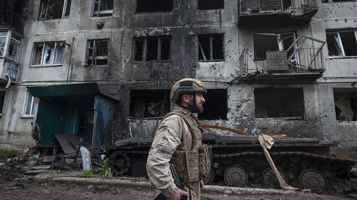 Украйна ограничи боеприпасите и куршумите междувременно руската армия използва тактика