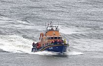 Arşiv: İngiltere Sınır Gücü, Manş Denizi'nde kurtardığı göçmenleri taşıyor