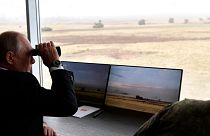 نظارت ولادیمیر پوتین، رئیس‌جمهوری روسیه بر رزمایش نیروهای این کشور