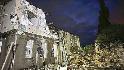 Odessa, Kherson, Kharkiv et Dnipro ont également été touchées par les bombardements russes mardi. 