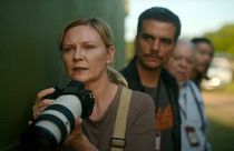 Kirsten Dunst as a photojournalist in Civil War