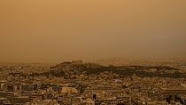 L'Acropoli di Atene e la capitale greca ricoperte di sabbia del Sahara (23 aprile 2024)