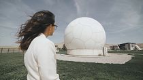 Eine weibliche Führungskraft von Azercosmos baut Barrieren in der Raumfahrtindustrie ab