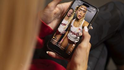 Fazer vídeos TikTok por diversão evoluiu para um empreendimento sério de ganhar dinheiro para um atleta de atletismo dos EUA.