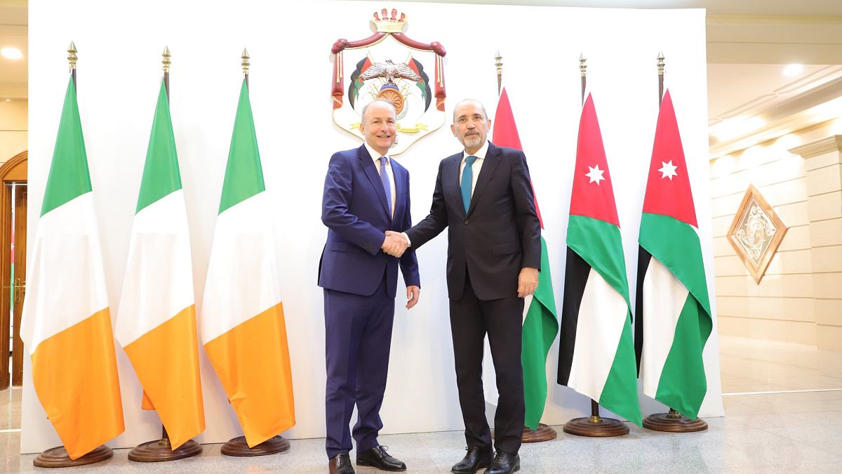 وزير الخارجية الأردني يستقبل نظيره الأيرلندي