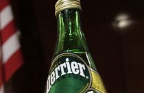 Nestlé: distrutte due milioni di bottiglie d'acqua della filiale Perrier. Scoperti batteri "fecali"