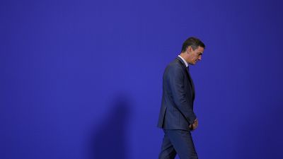 Возможная отставка Педро Санчеса вызвала общенациональные дебаты о "допустимом" в политике.