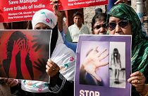 اعتراض فعالان حقوق زنان نسبت به خشونت‌های قومی در مانیپور، واقع در شمال شرق هند (آرشیو)