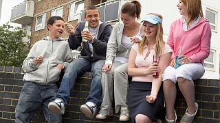 Alcohol, cigarrillos electrónicos, cannabis: ¿qué se puede hacer para frenar el consumo de sustancias entre los adolescentes?