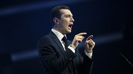 Bardella s'attaque à l'Europe après le discours de Macron à la Sorbonne | Euronews