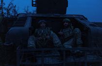 Украинские солдаты на линии фронта в нескольких километрах от Бахмута, 24 апреля 2024 года