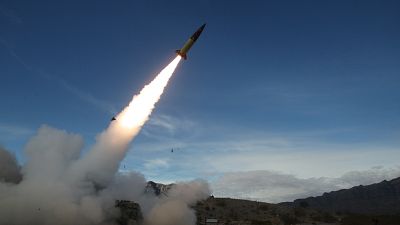 L'esercito degli Stati Uniti effettua prove di tiro di missili al White Sands Missile Range, nel Nuovo Messico (14 dicembre 2021)