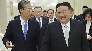 الزعيم الكوري الشمالي كيم جونغ أون يحتفل بيوم الجيش