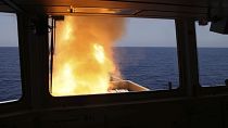 Запуск ракеты с корабля HMS Diamond, чтобы сбить ракету, выпущенную йеменскими хуситами, 24 апреля 2024 года.