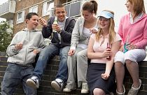 Alkol, e-sigara, esrar: Gençler arasında madde kullanımı artıyor; riskler nasıl azaltılır?