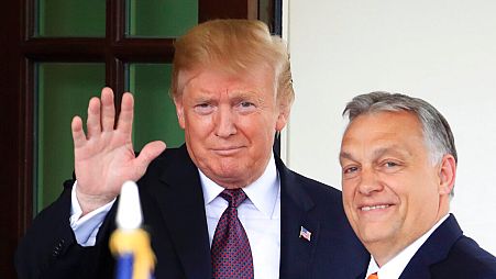 Eski ABD Başkanı Donald Trump (sol), Macaristan Başbakanı Viktor Orban