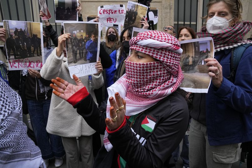 طلبة معهد الدراسات السياسة في باريس يتظاهرون دعما لفلسطين