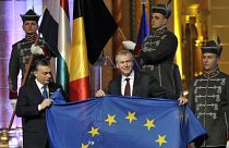 Orbán Viktor magyar miniszterelnök átveszi az EU Tanácsának soros elnöki posztját a belga kormányfőtől 2011-ben