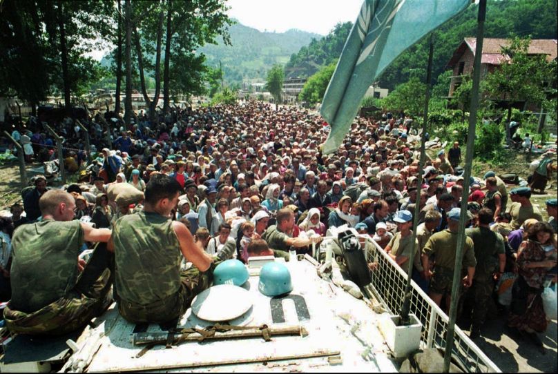 Holland „kéksapkások” Srebrenicában, 1995. július 13-án