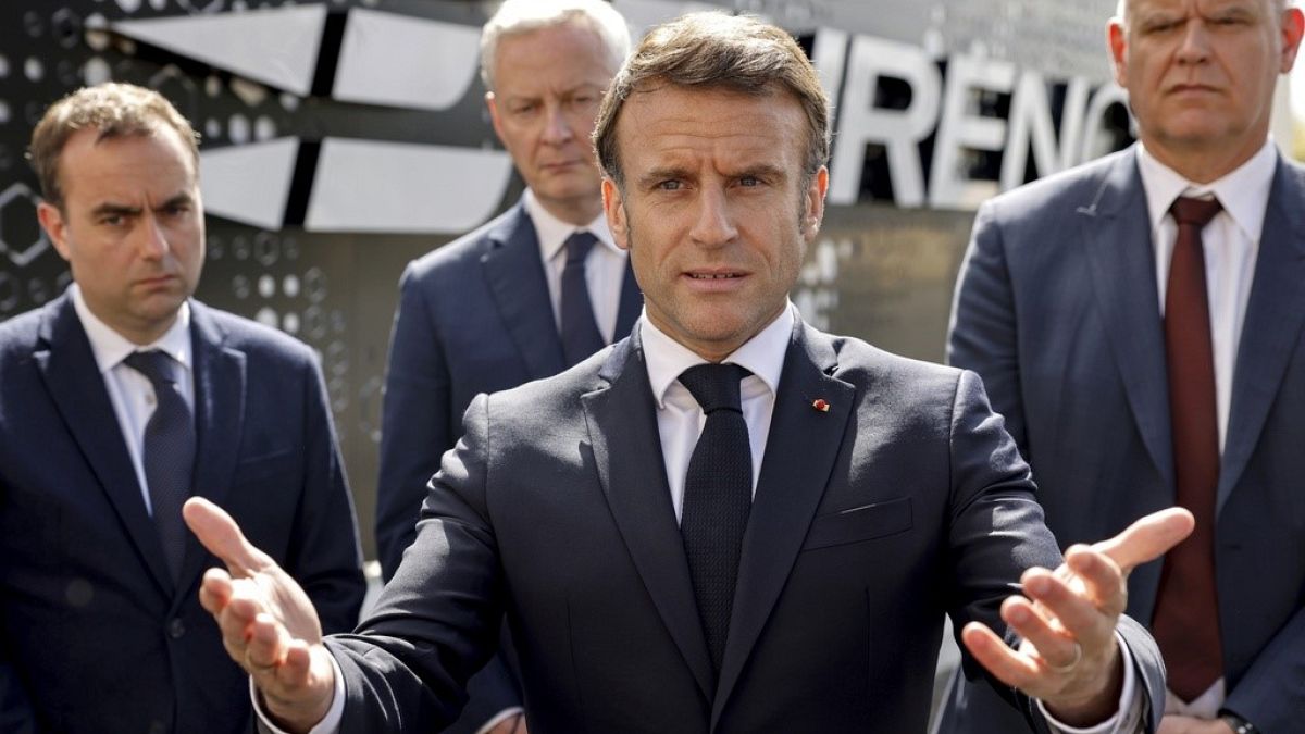 Vive la simplification: France wants to cut bureaucracy for businesses thumbnail
