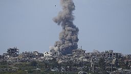 İsrail savaş uçaklarının Gazze'ye düzenlediği hava saldırısı sonrası yükselen dumanlar