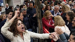 La vice-présidente du gouvernement espagnol devant une foule de supporteurs à Madrid.