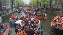 المئات يحتفلون بعيد ميلاد ملك هولندا فيليم ألكسندر 
