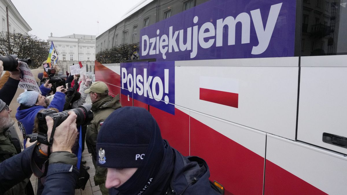 Les conservateurs polonais mettent en garde contre les « élites bruxelloises » avant les élections