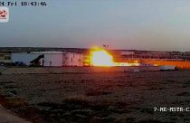  لحظة وقوع هجوم بطائرة مسيرة استهدف حقل خور مور للغاز في شمال العراق