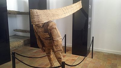 Portekiz'e karşı köle pazarı ayaklanmasını yöneten köleyi temsil eden heykel (arşiv)