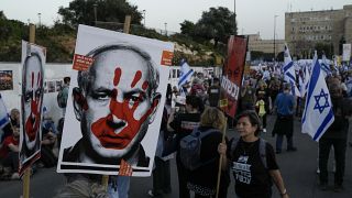 Οι άνθρωποι διαμαρτύρονται εναντίον του Ισραηλινού πρωθυπουργού Μπενιαμίν Νετανιάχου και ζητούν την απελευθέρωση ομήρων που κρατούνται από τη Χαμάς στη Γάζα, Ιερουσαλήμ, 31 Μαρτίου 2024