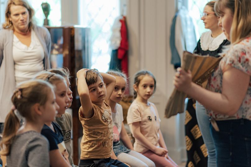 Ukrán gyerekek a Ráth-villában