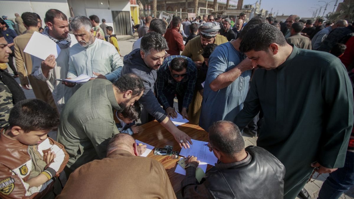  وانتقدت جماعات حقوق الإنسان والدبلوماسيون القانون الذي أقره البرلمان العراقي بهدوء خلال عطلة نهاية الأسبوع.