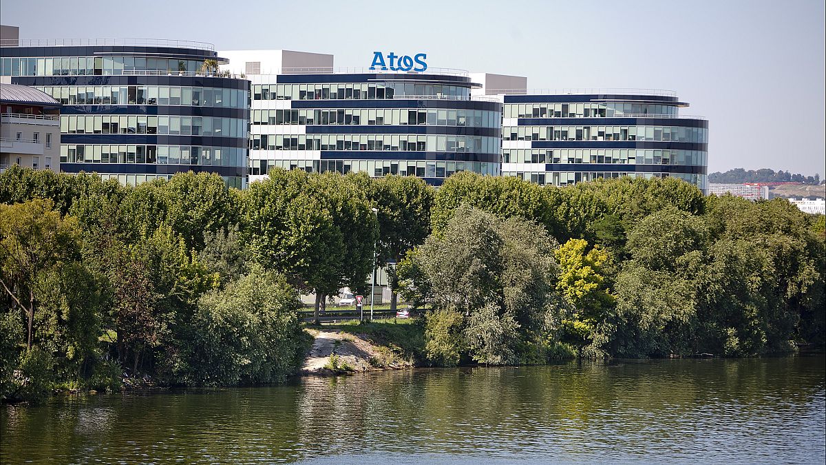 Франция иска да поеме ключови активи от закъсалата технологична компания Atos