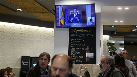 يظهر رئيس الوزراء الإسباني بيدرو سانشيز في بث تلفزيوني في مدريد، إسبانيا، 29 أبريل 2024.