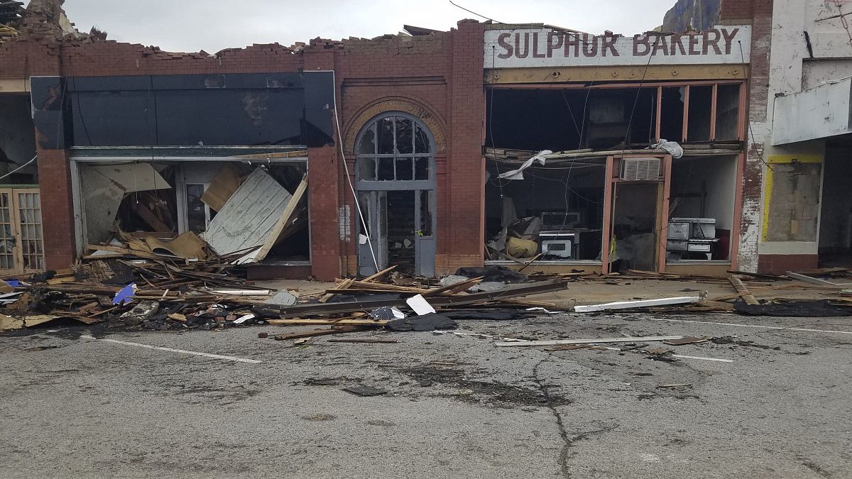State of emergency in Oklahoma as tornadoes kill at least four thumbnail