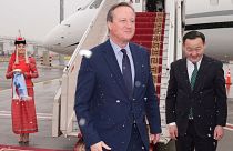 دیوید کامورن وزیر امور خارجه بریتانیا در جریان تور پنج روزه خود به کشورهای آسیایی وارد مغولستان می‌شود، ۲۵ آوریل ۲۰۲۴