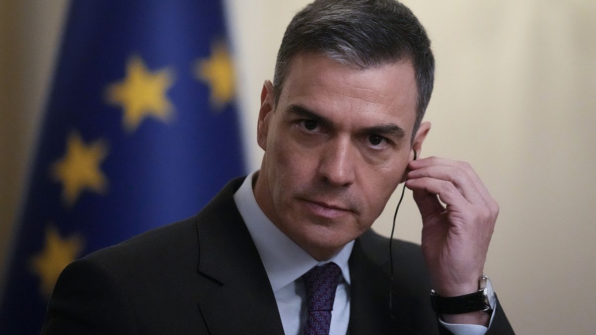 Spain's Sanchez says he intends to continue as PM thumbnail