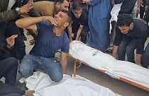جثامين أفراد عائلة أبو طه الذين قضوا في غارة جوية إسرائيلية