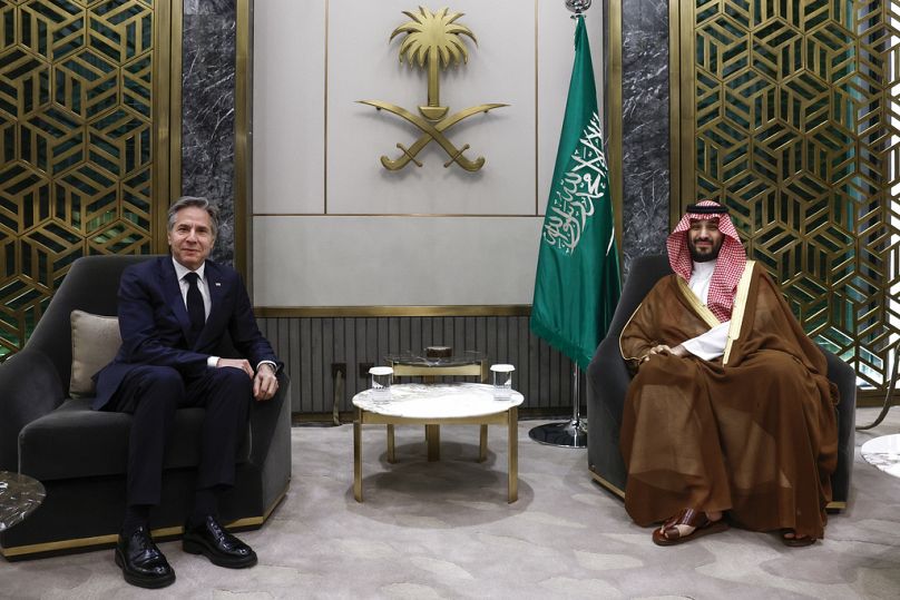 Antony Blinken amerikai külügyminiszter és Mohammed bin-Szalmán szaúdi koronaherceg (MBS)