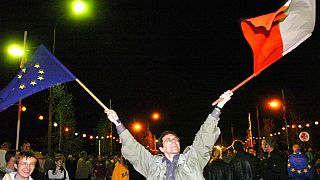 ARCHIVO: Celebraciones de la ampliación de la UE el 1 de mayo de 2004 en la frontera entre Alemania y Polonia