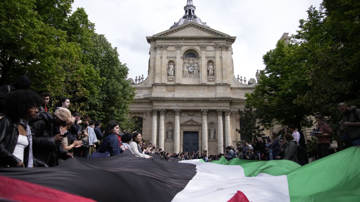 Videók. Újra Izrael ellen tüntettek a párizsi Sorbonne egyetemen