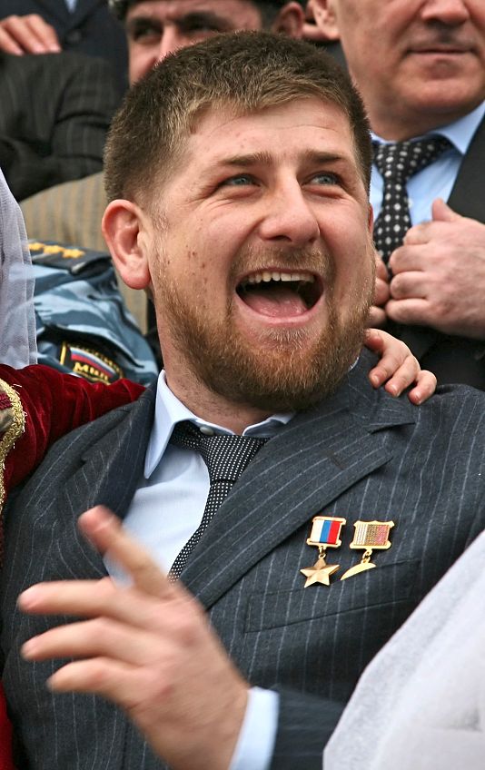 Ramzan Kadirov a csecsen törvényhozás ülésén, miután támogatták elnöki kinevezését, Groznijban, 2007. március 2-án