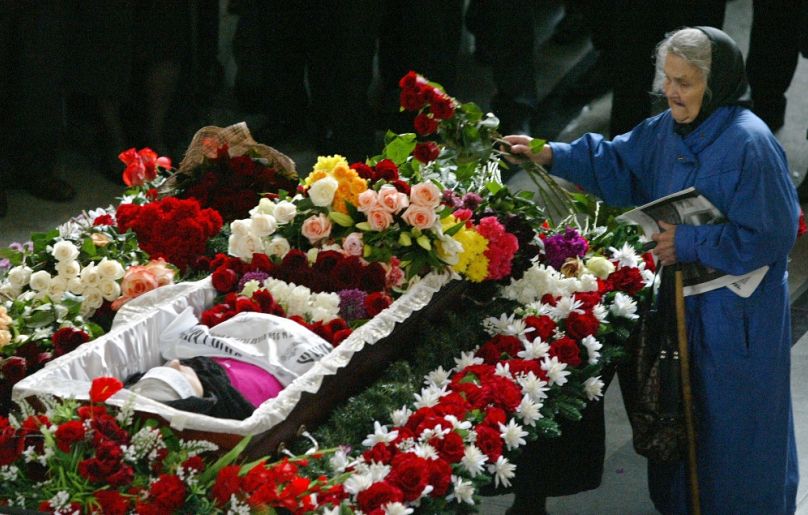 Anna Politkovszkaja temetése Moszkvában, 2006. október 10-én